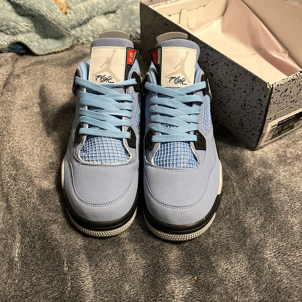 Jordan 4 university blue